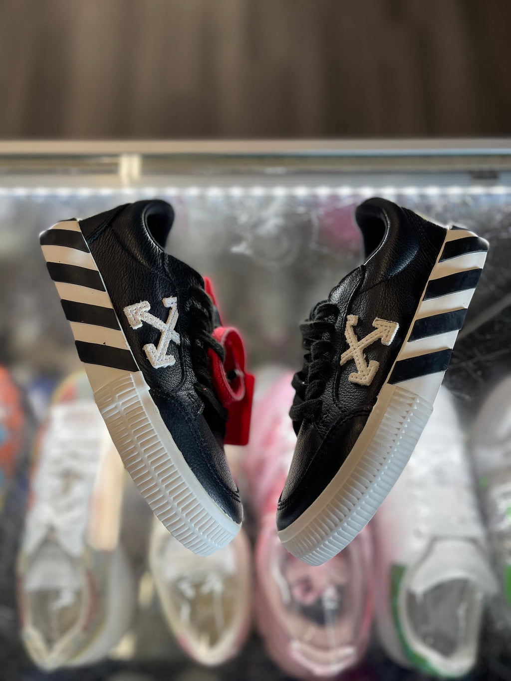 Off White Vulcanized Low "Black White" (TD)