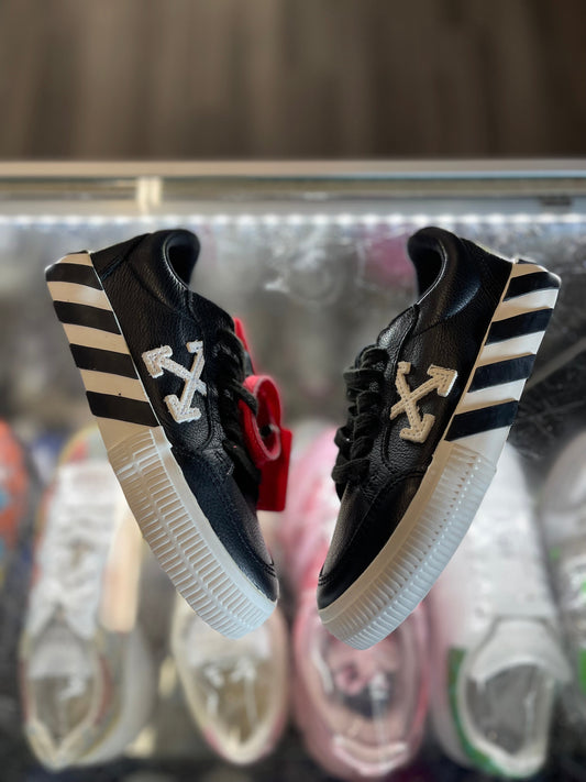 Off White Vulcanized Low "Black White" (TD)