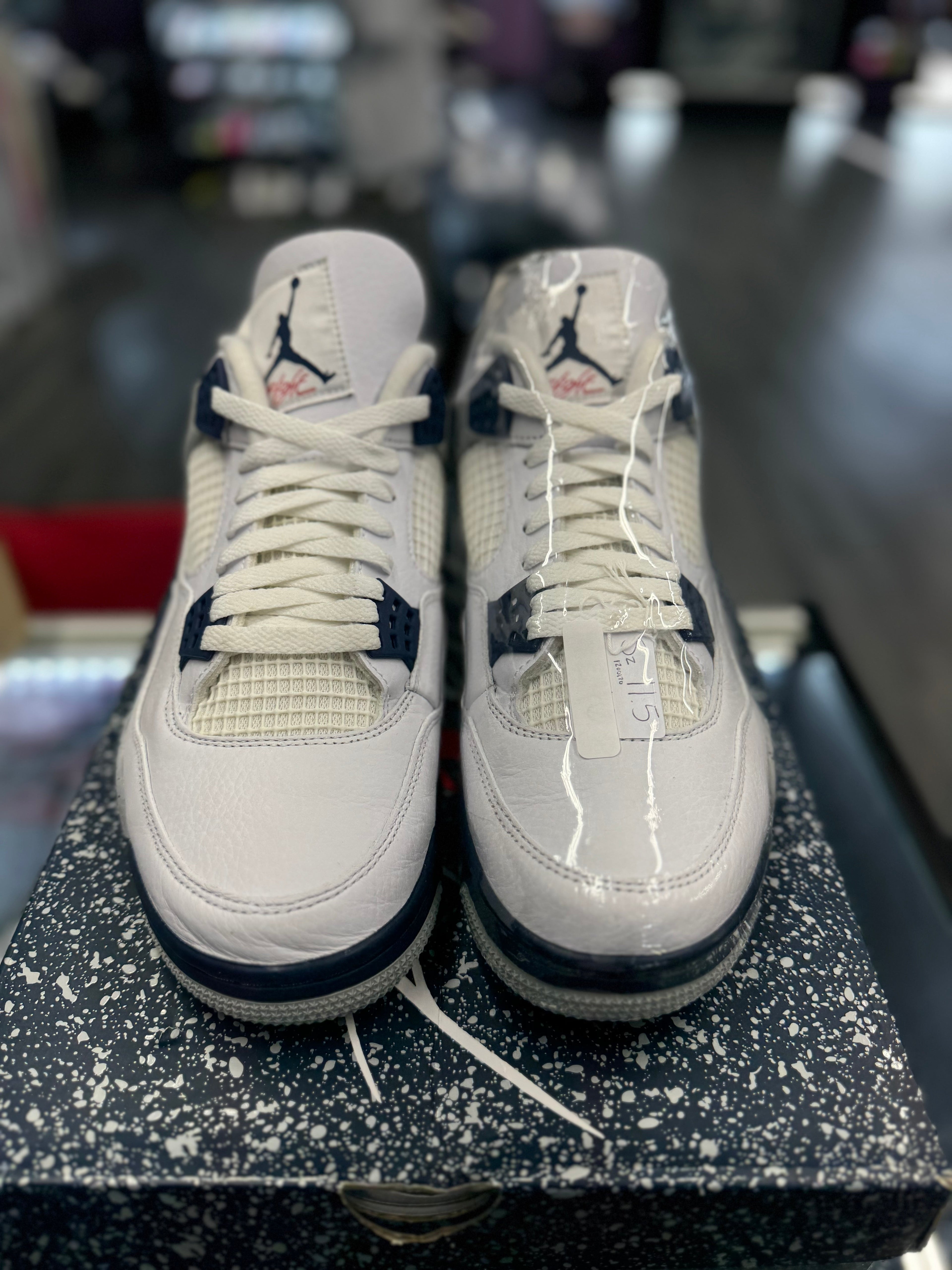 2022 Air Jordan Retro  4 "Midnight Navy"