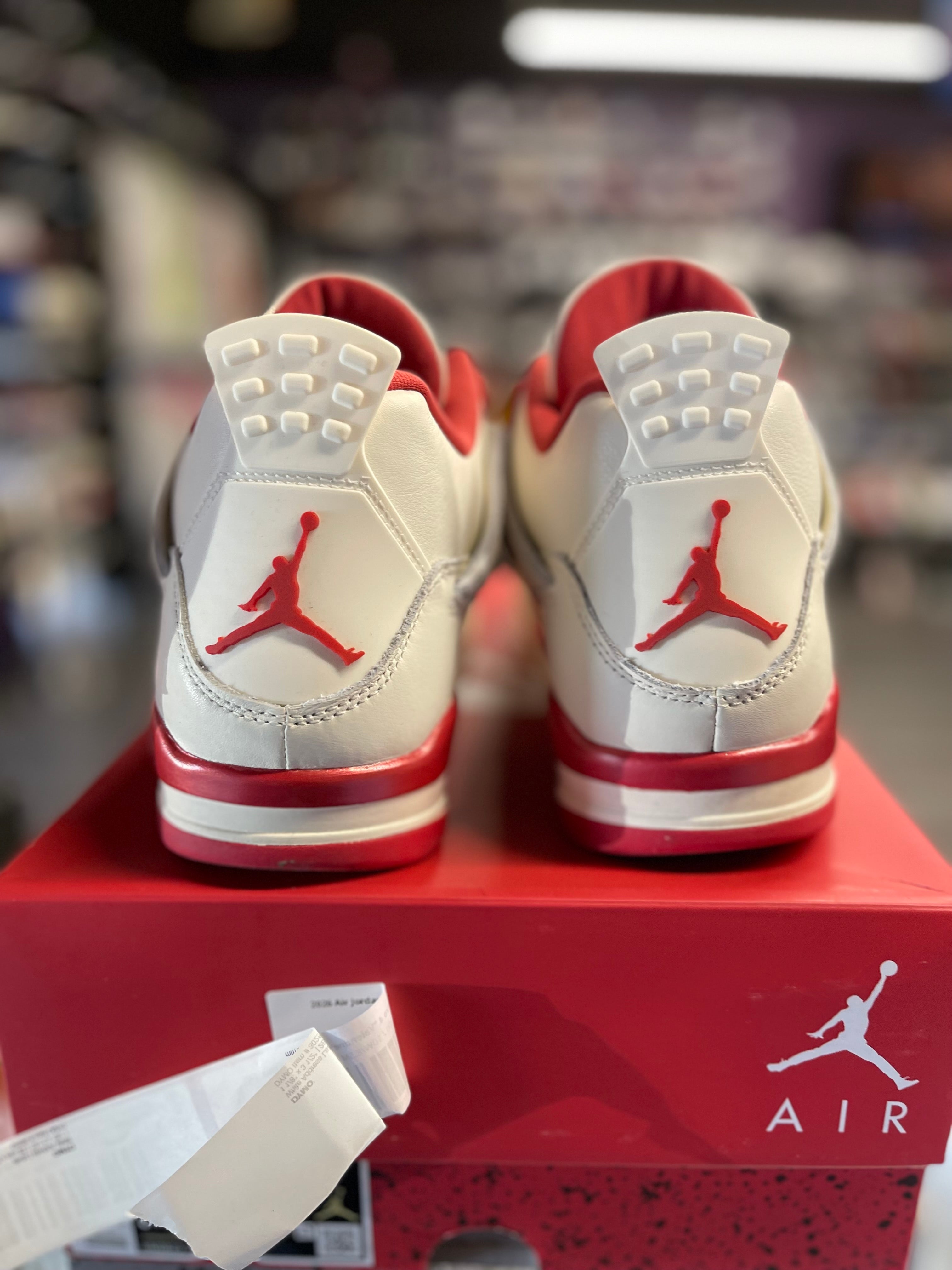 2026 Air Jordan Retro 4 "Valentine's Day Sierra Red" (W)