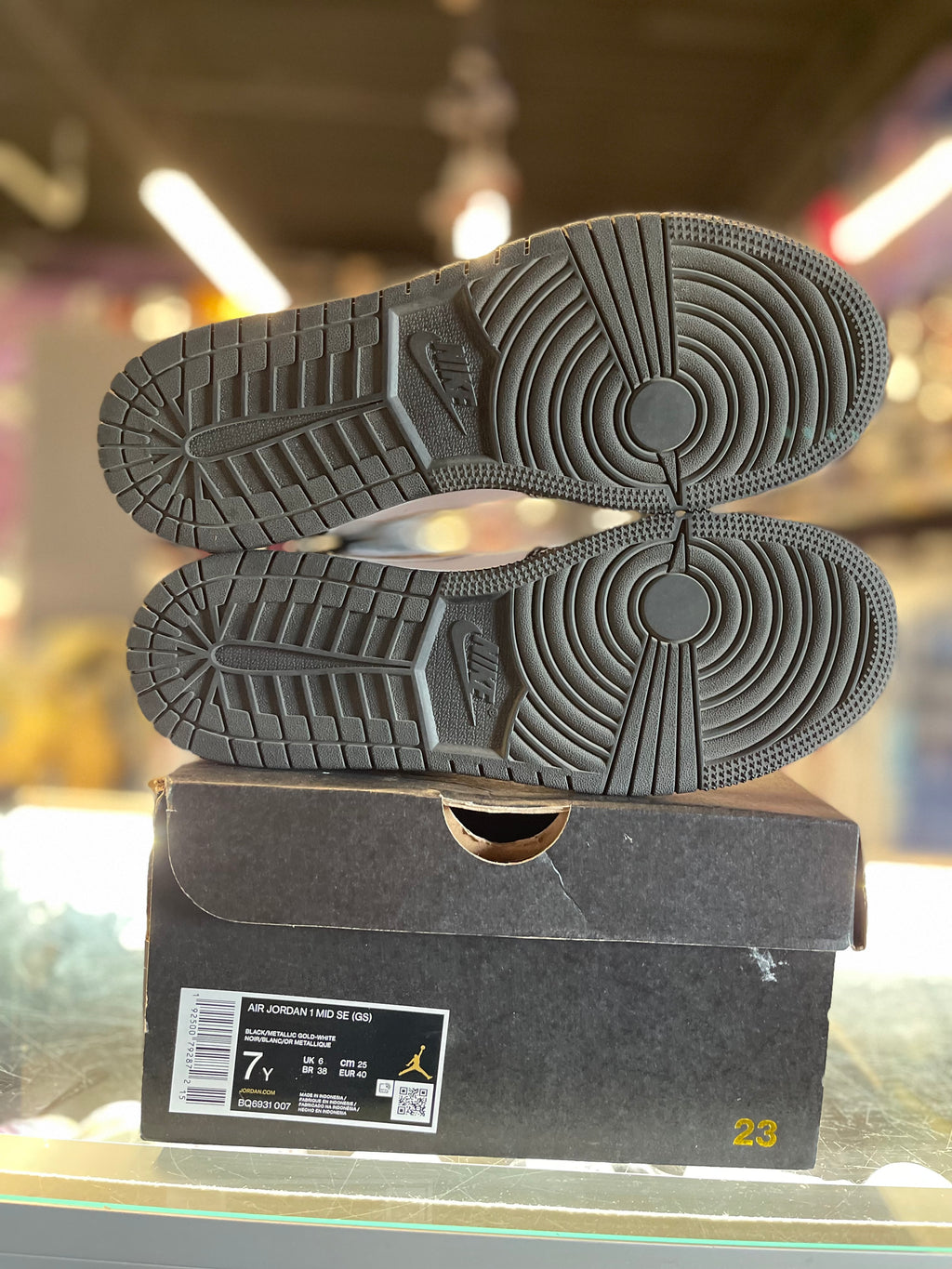 2019 Air Jordan Retro 1 Mid "Patent Black White Gold"