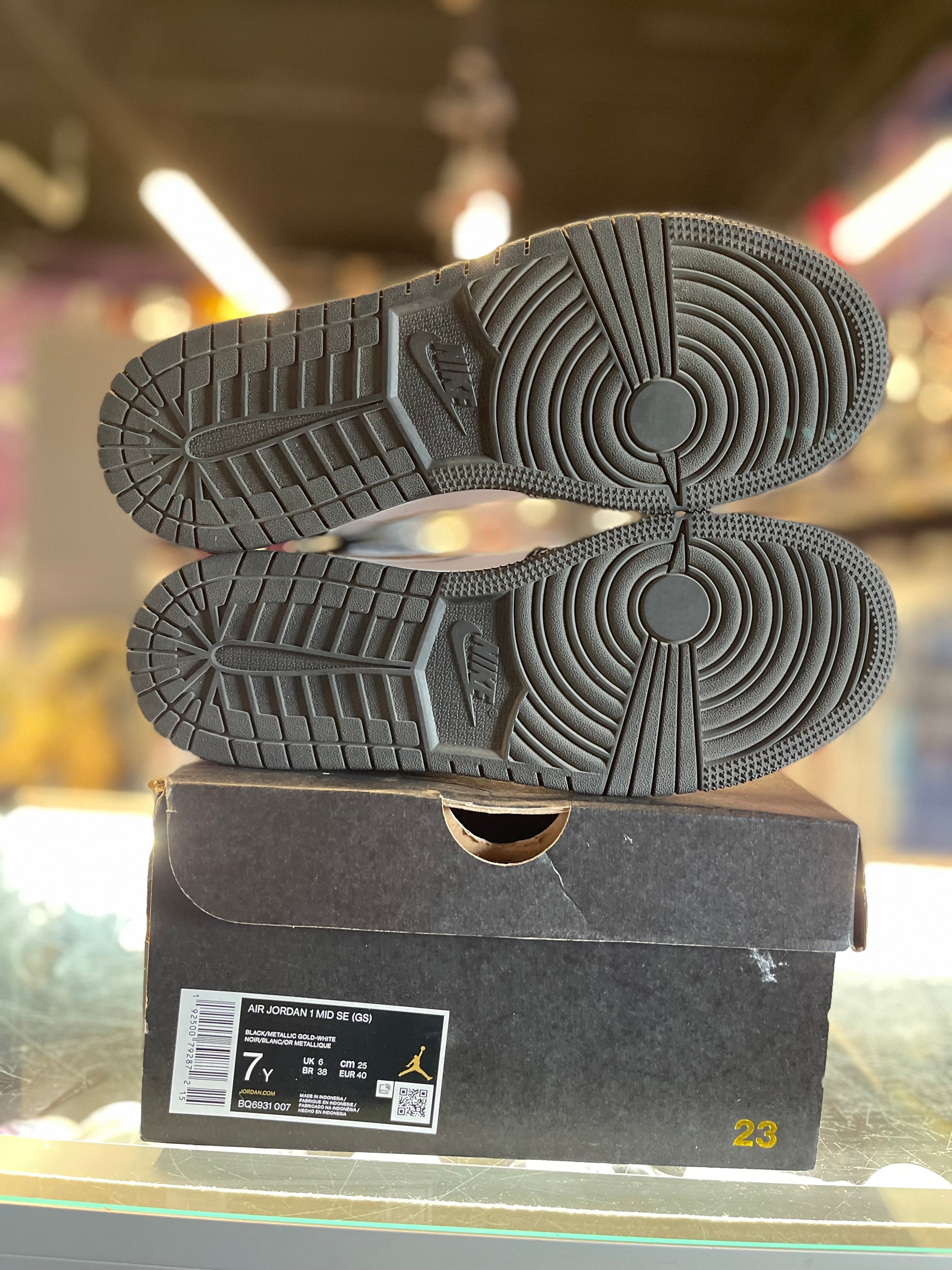 2019 Air Jordan Retro 1 Mid "Patent Black White Gold"