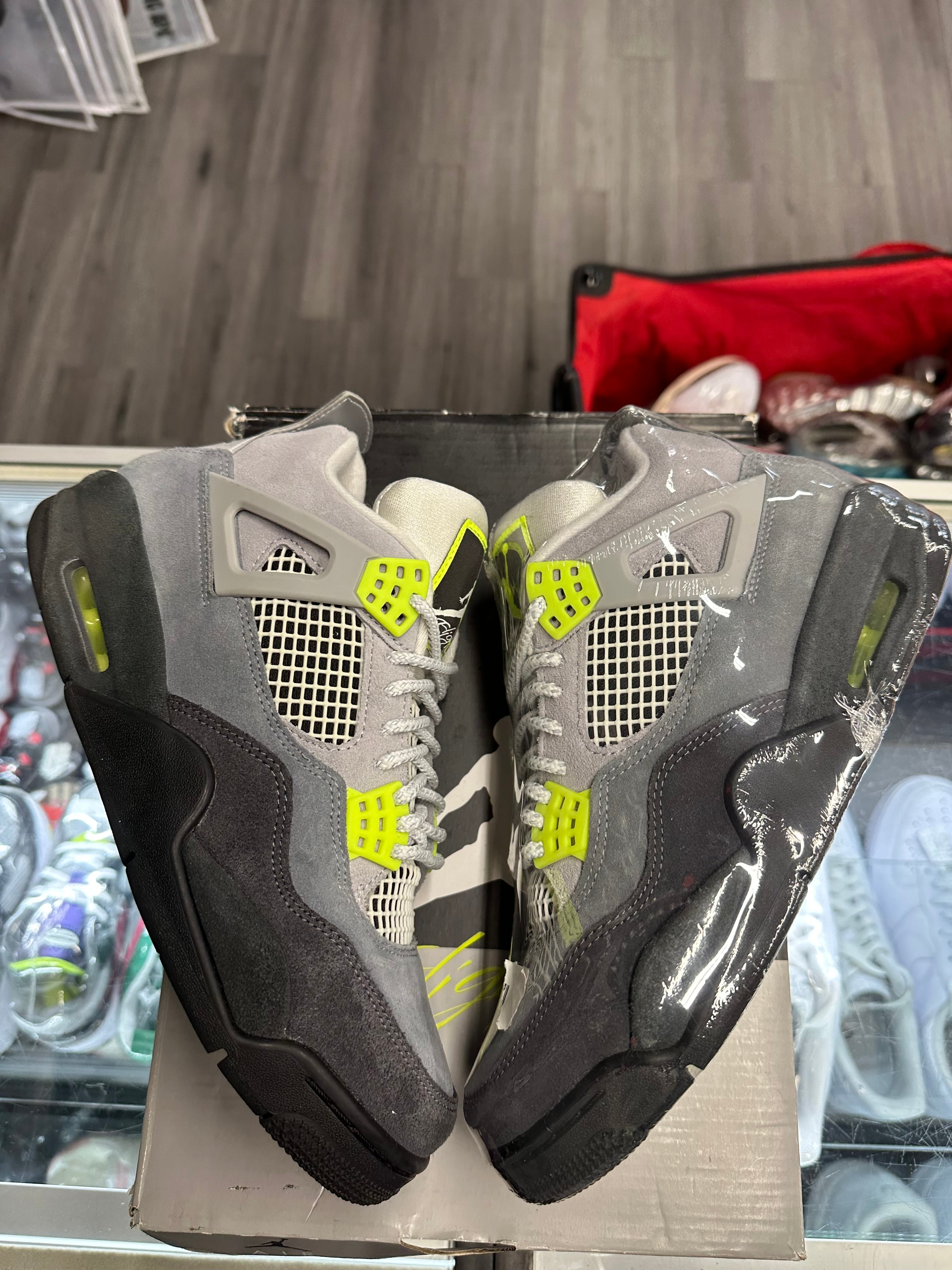 2020 Air Jordan Retro 4 "SE 95 Neon"