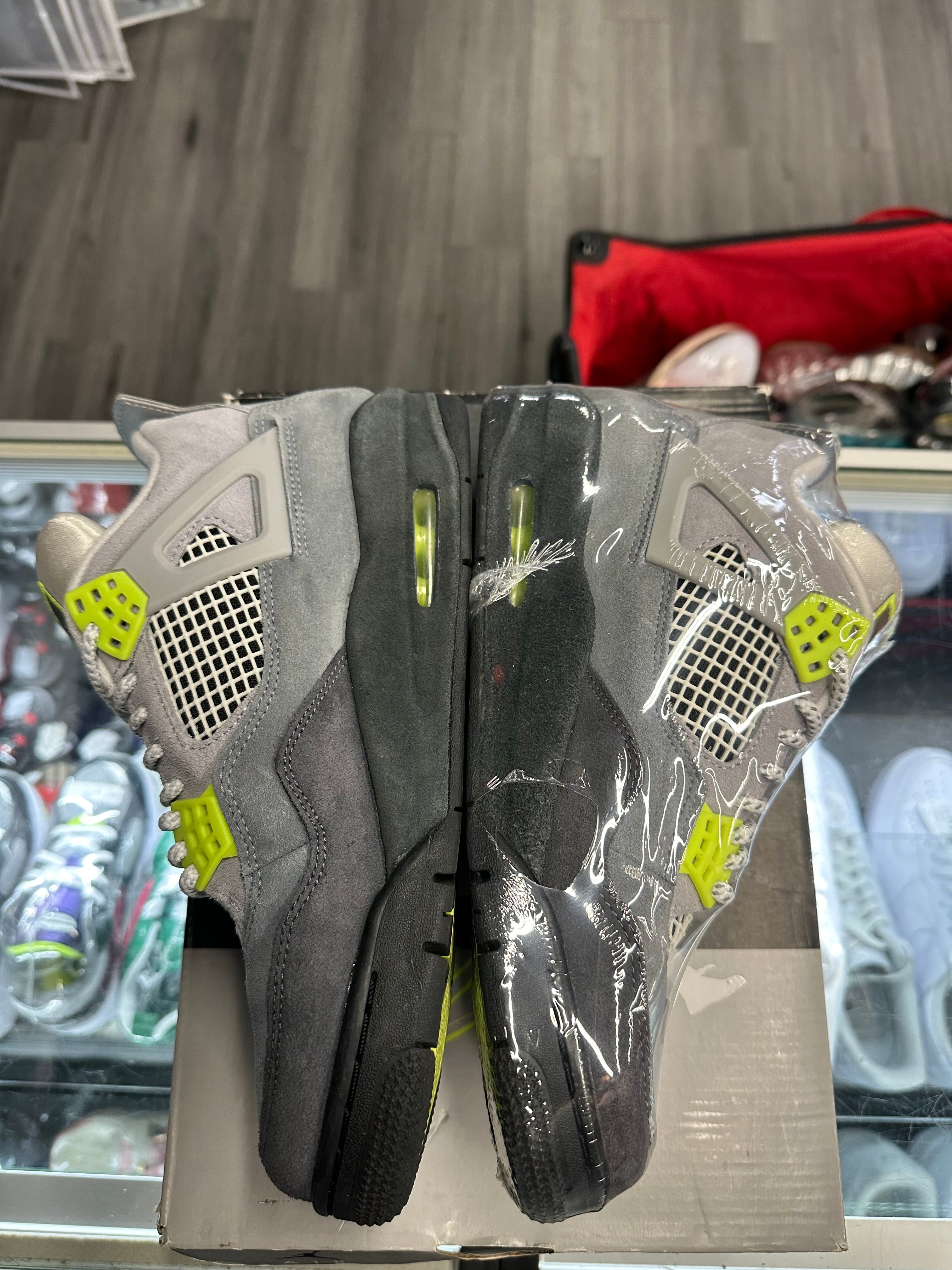 2020 Air Jordan Retro 4 "SE 95 Neon"
