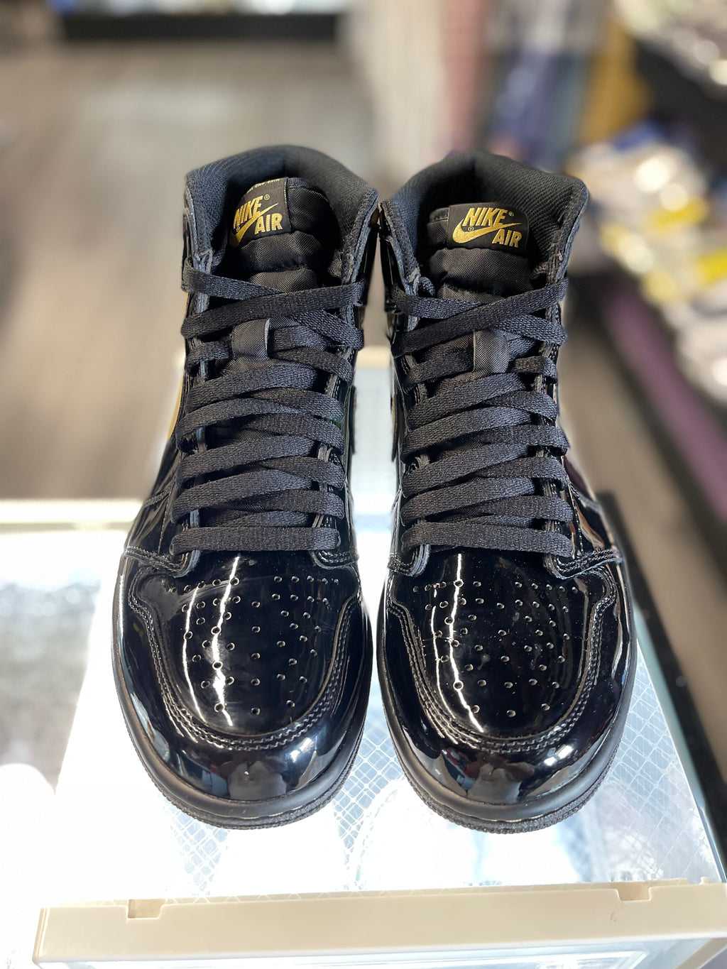 2020 Air Jordan retro 1 "Black Metallic Gold"