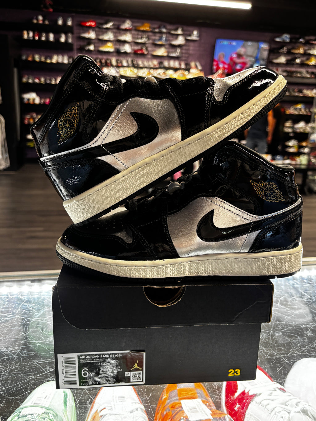 2024 Jordan 1 Mid SE "Black Metallic Silver Sail Metallic Gold"
